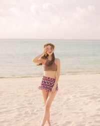 Bikini v&aacute;y Shining Girls