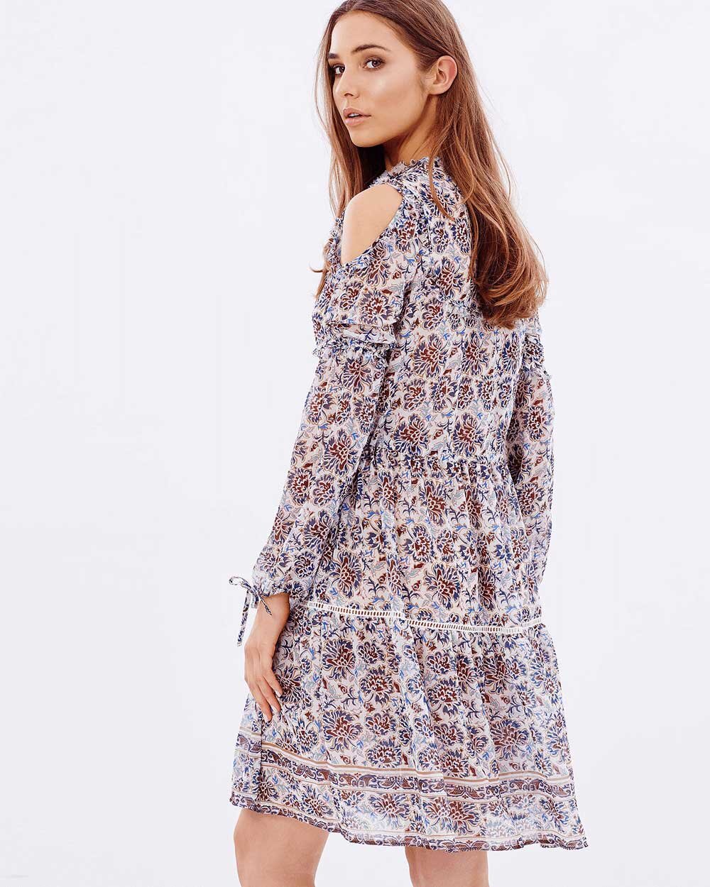 Đầm babydoll tay lỡ kho&eacute;t lỗ - Ảnh 3